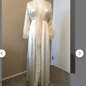 Vintage Miss Elaine Peignoir Set